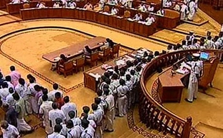 தொடர் அமளி: இரண்டவாது நாளாக கேரள பேரவை ஒத்திவைப்பு